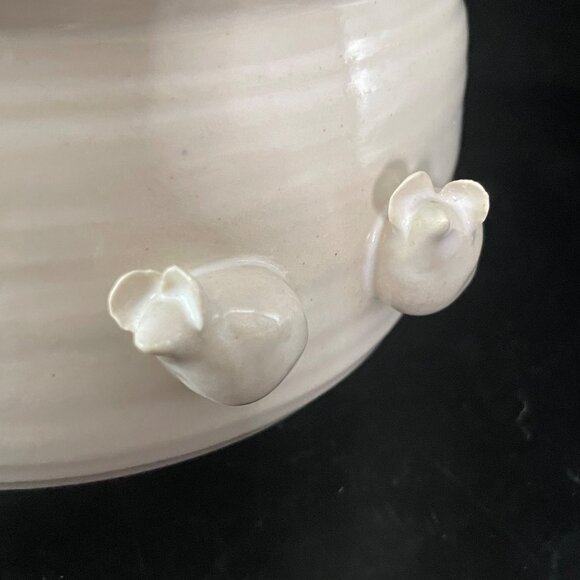 Studio Pottery Bowl White with Applied Flowers or Mice 6" Wide 3.5" Tall Signed - Picture 4 of 12